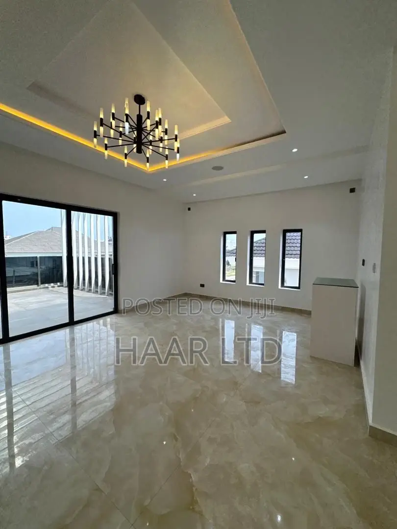 5bdrm Duplex in Lekki Phase 1 for sale in Lekki Phase 1