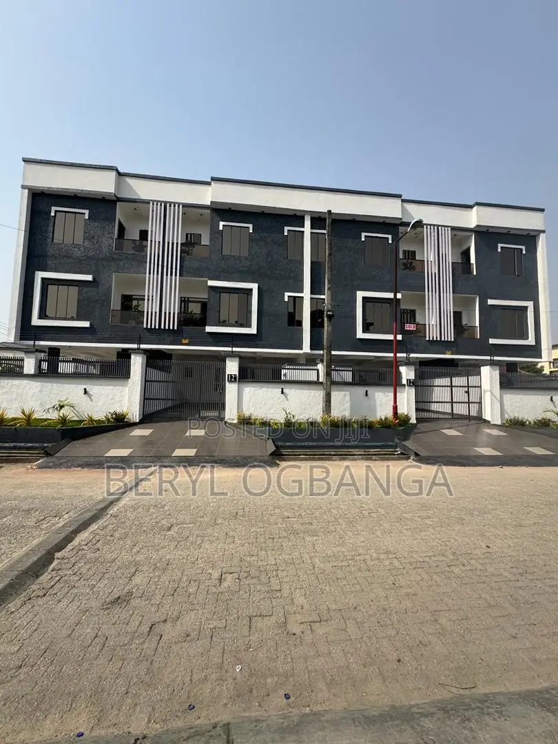 4bdrm Duplex in Lekki Phase 1 for sale in Lekki Phase 1