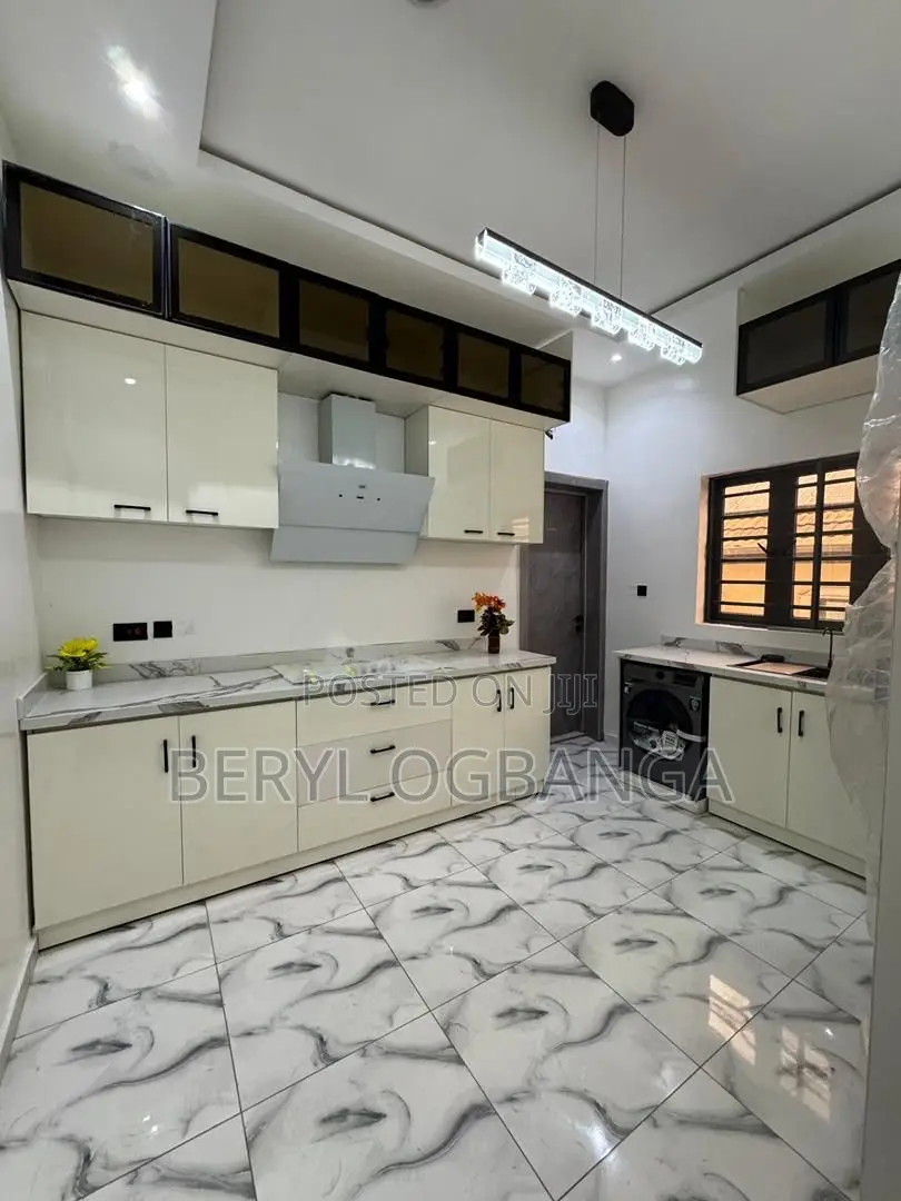4bdrm Duplex in Lekki Phase 1 for sale in Lekki Phase 1
