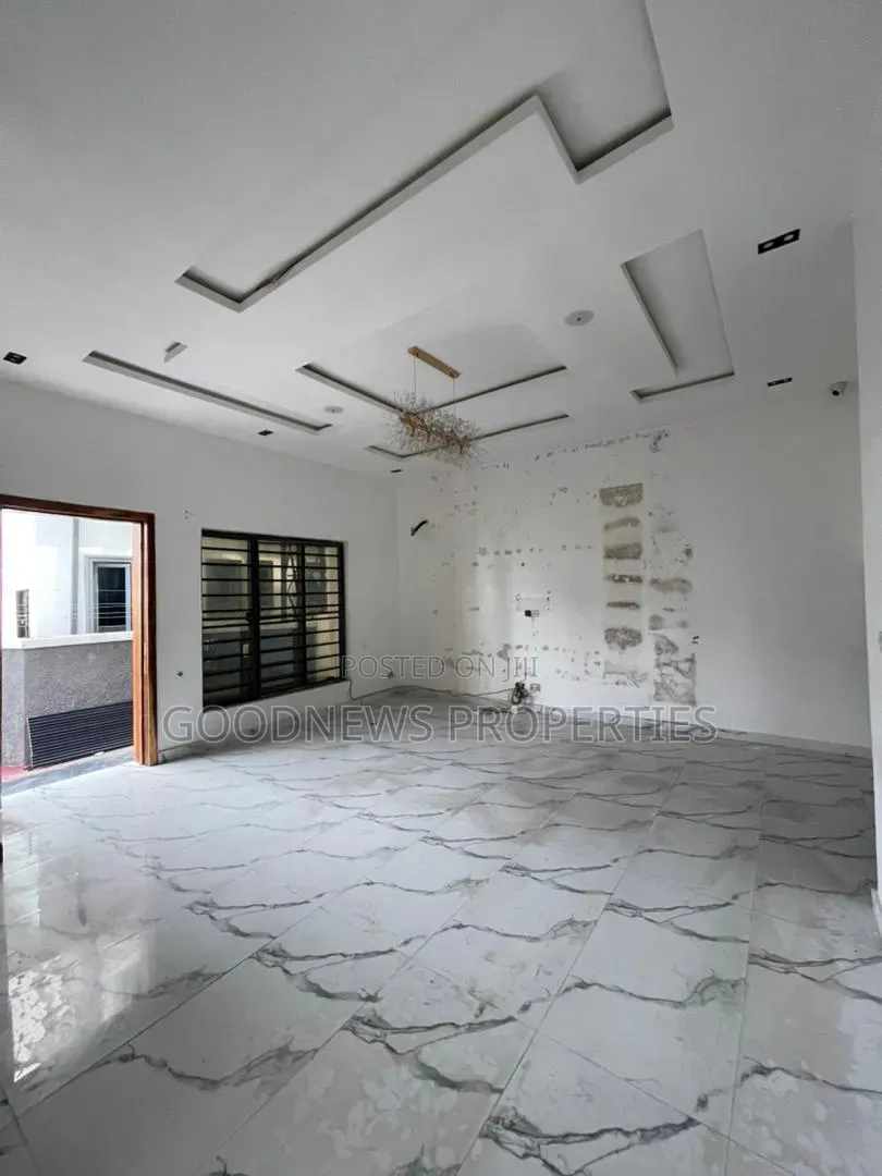 4bdrm Duplex in Orchid Road, Ikota for sale in Ikota