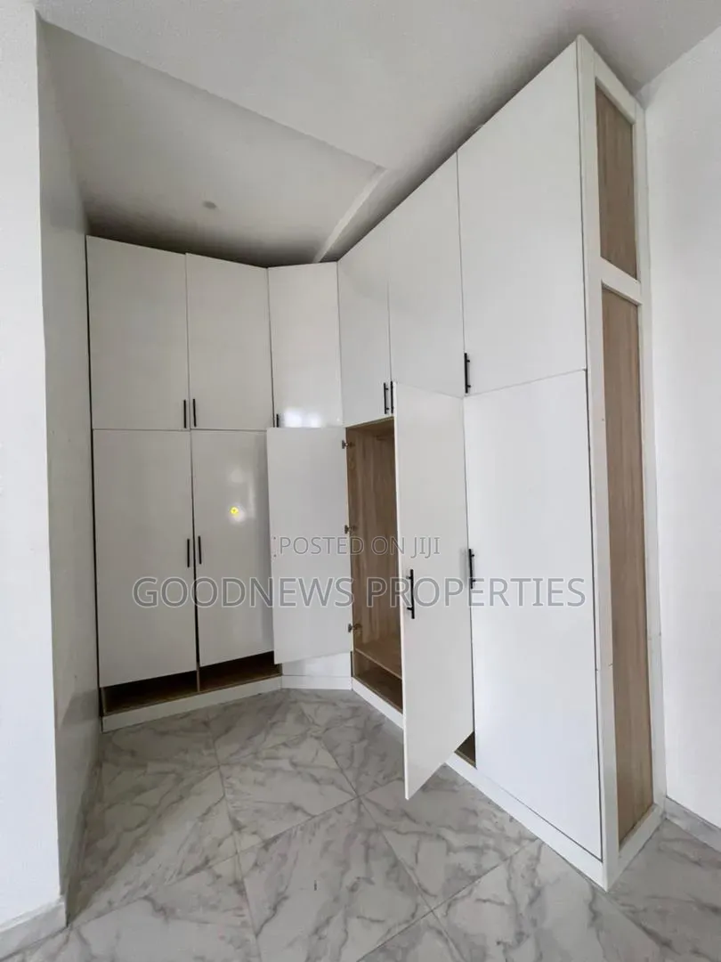 4bdrm Duplex in Orchid Road, Ikota for sale in Ikota