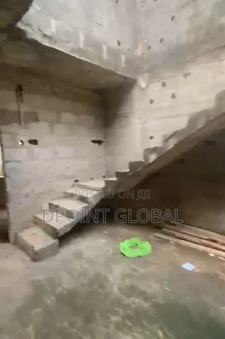 8bdrm Duplex in Not Estate, Baruwa for sale in Baruwa