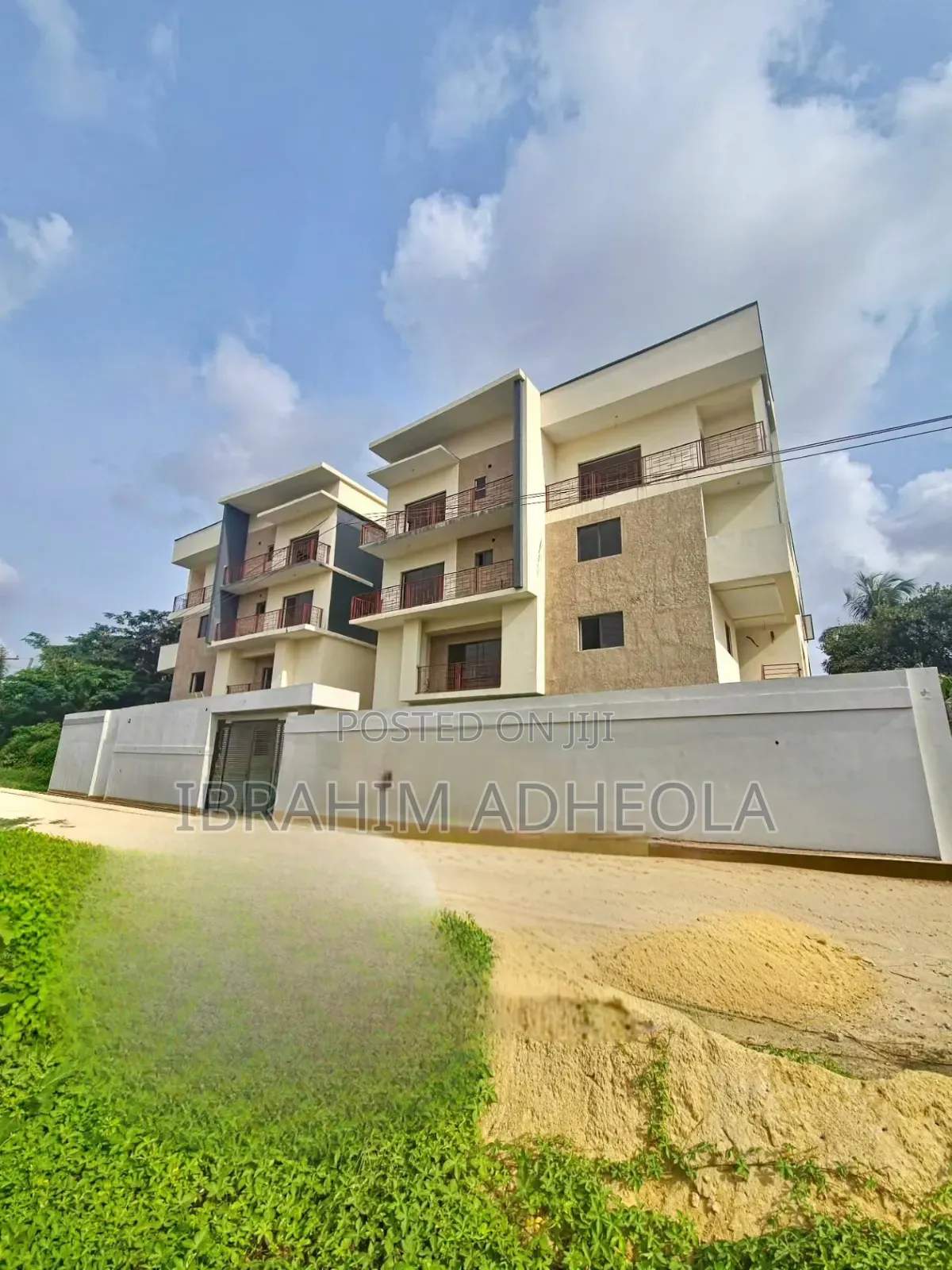 4bdrm Townhouse/Terrace in Obanikoro for sale in Obanikoro