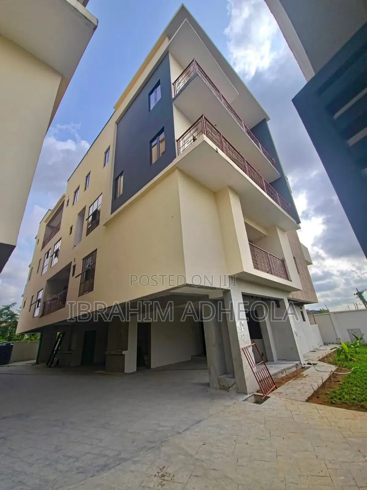 4bdrm Townhouse/Terrace in Obanikoro for sale in Obanikoro
