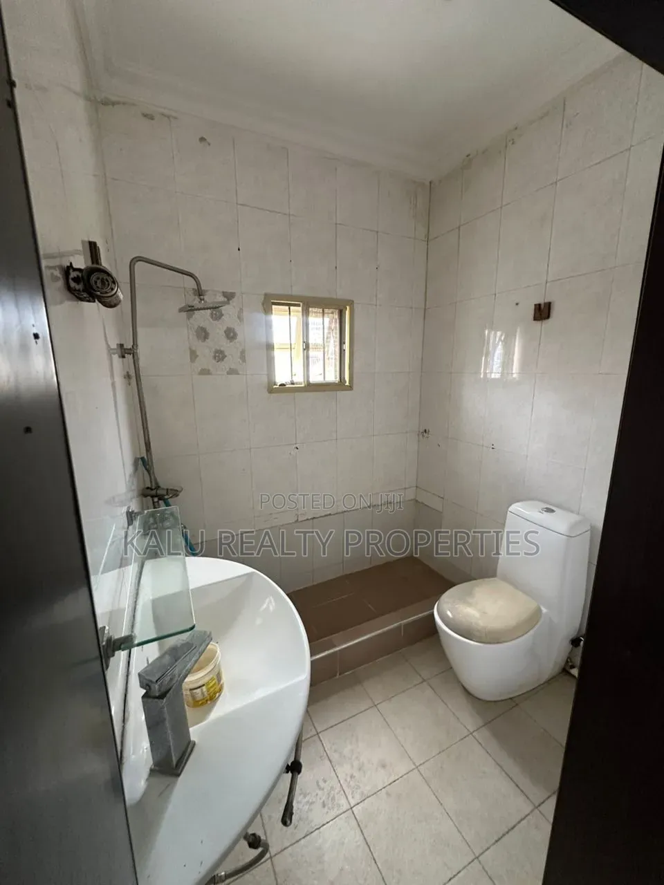 3bdrm Shared Apartment in Ajiran Estate, for rent in Agungi