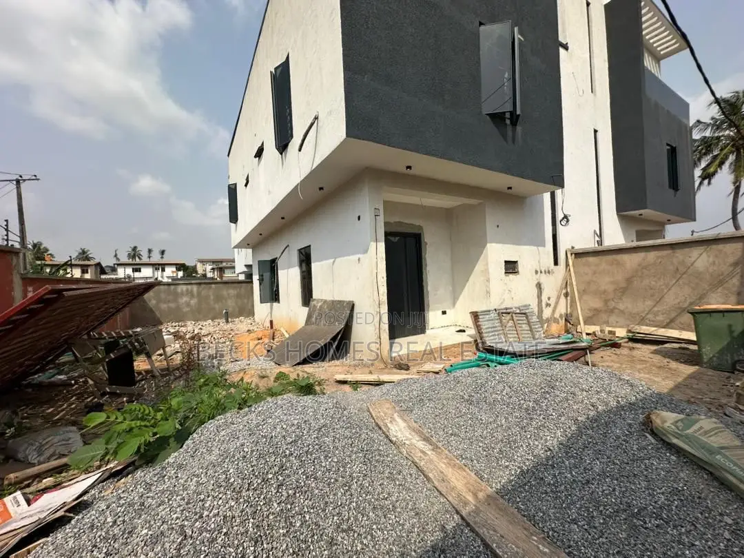 3bdrm Duplex in Adeniyi Jones for sale in Adeniyi Jones