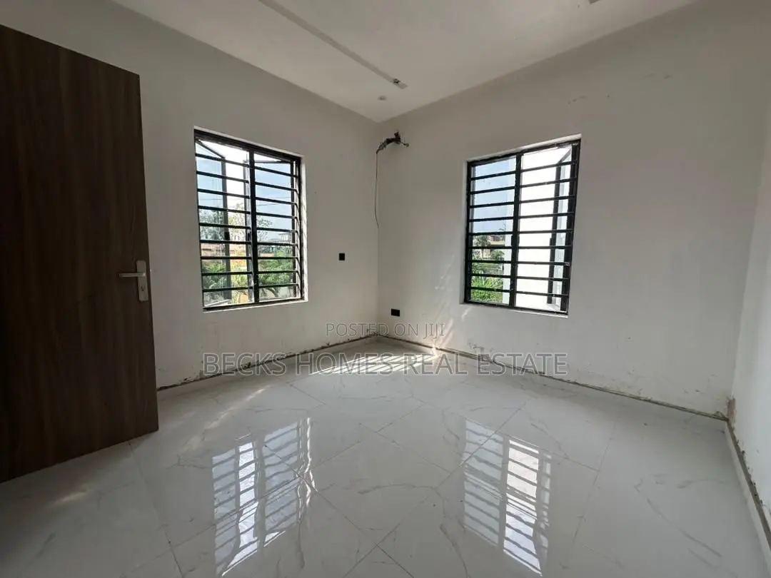 3bdrm Duplex in Adeniyi Jones for sale in Adeniyi Jones