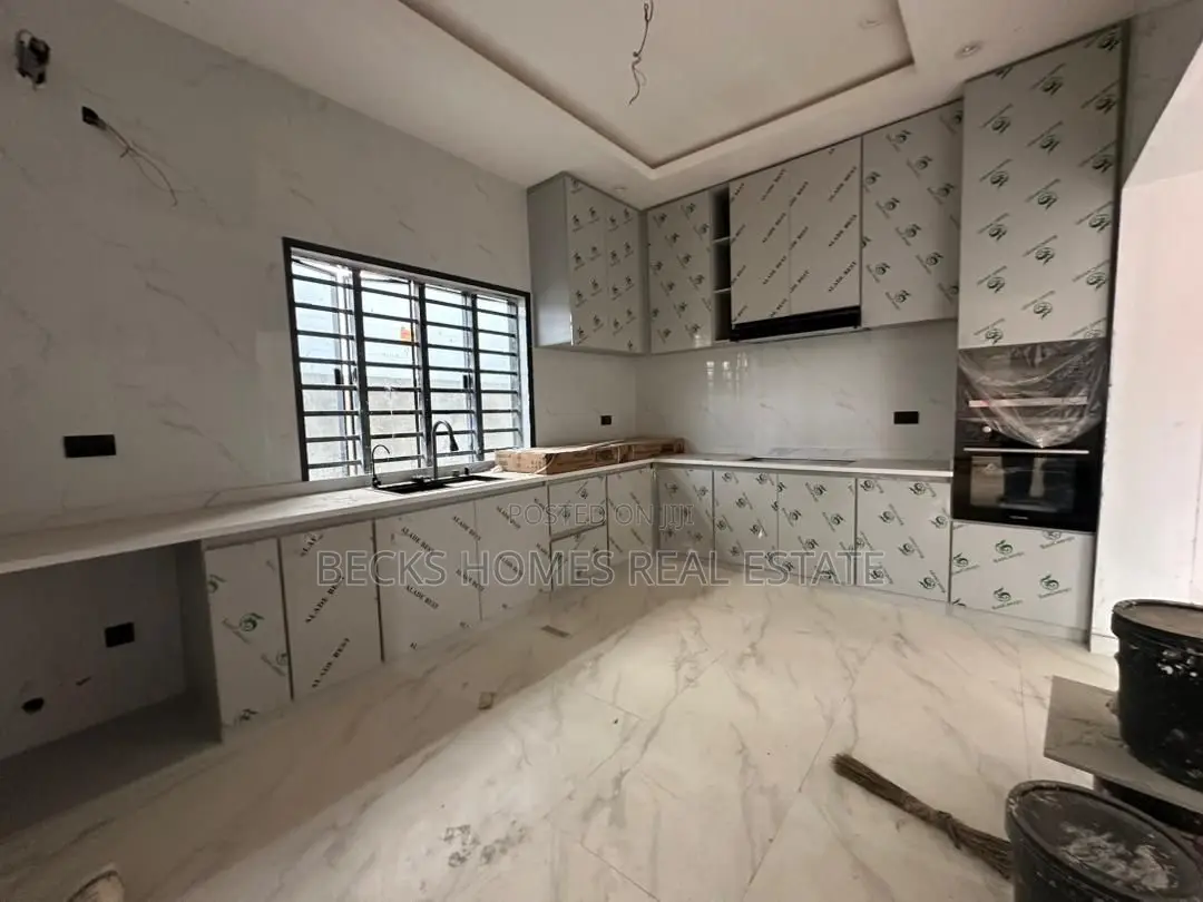 3bdrm Duplex in Adeniyi Jones for sale in Adeniyi Jones