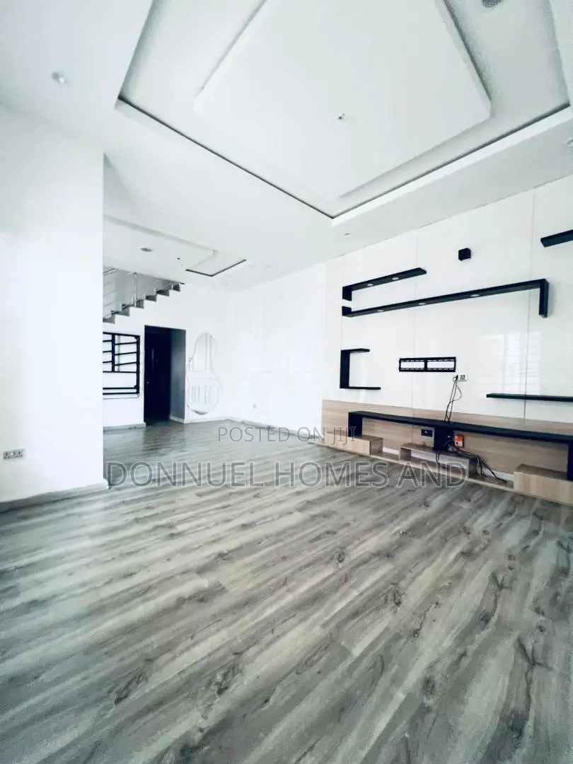 4bdrm Duplex in Ologolo for rent in Ologolo