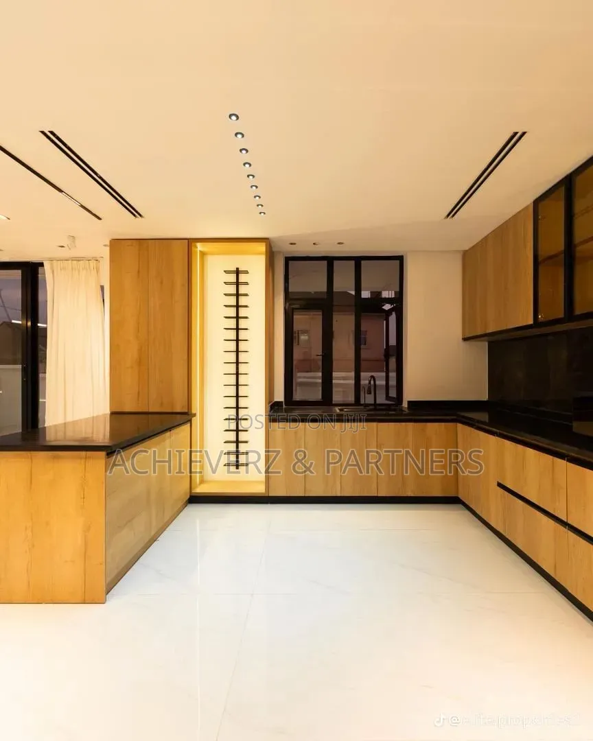 5bdrm Duplex in Apo Resettlement for sale in Apo Resettlement
