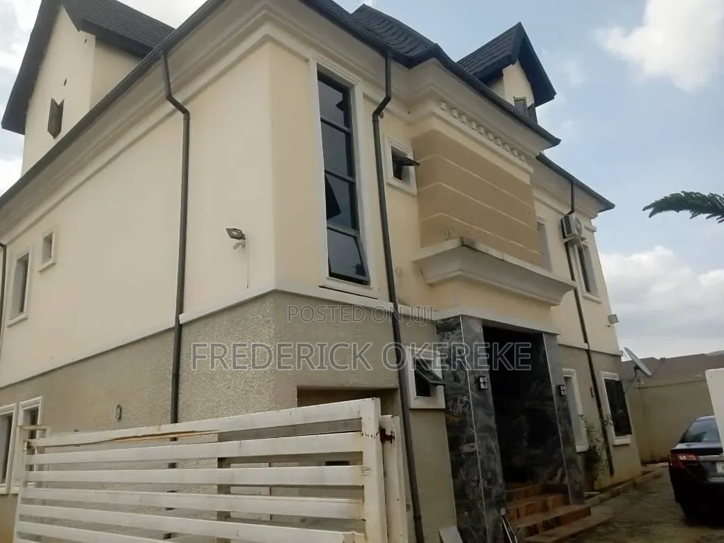 5bdrm Duplex in Dape for sale in Dape
