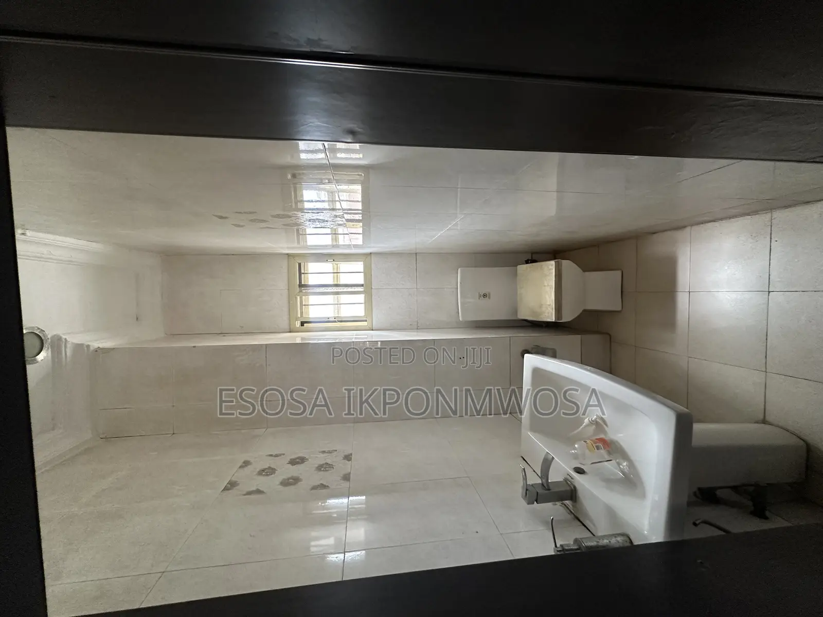 4bdrm Shared Apartment in Chevron for rent in Chevron