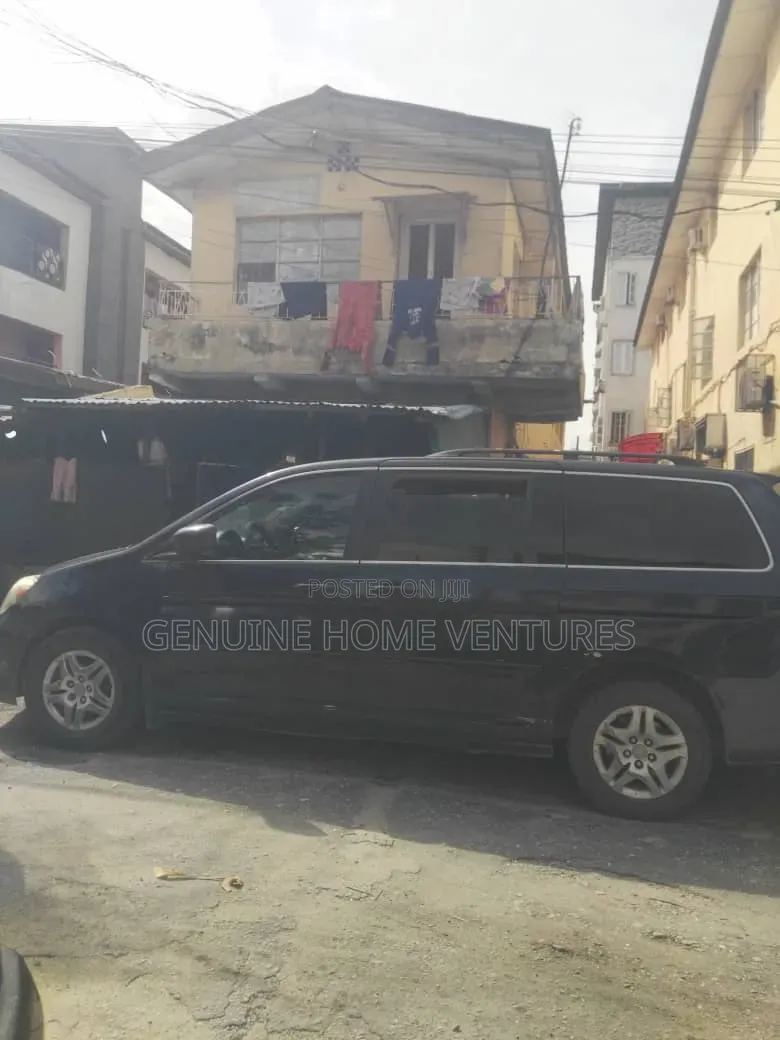 8bdrm Block of Flats in Yaba, Abule-Oja for sale in Abule-Oja