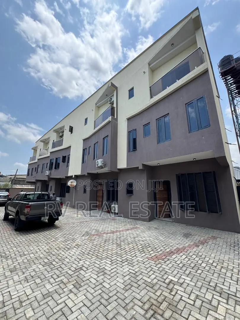 4bdrm Duplex in Gbagada for sale in Gbagada