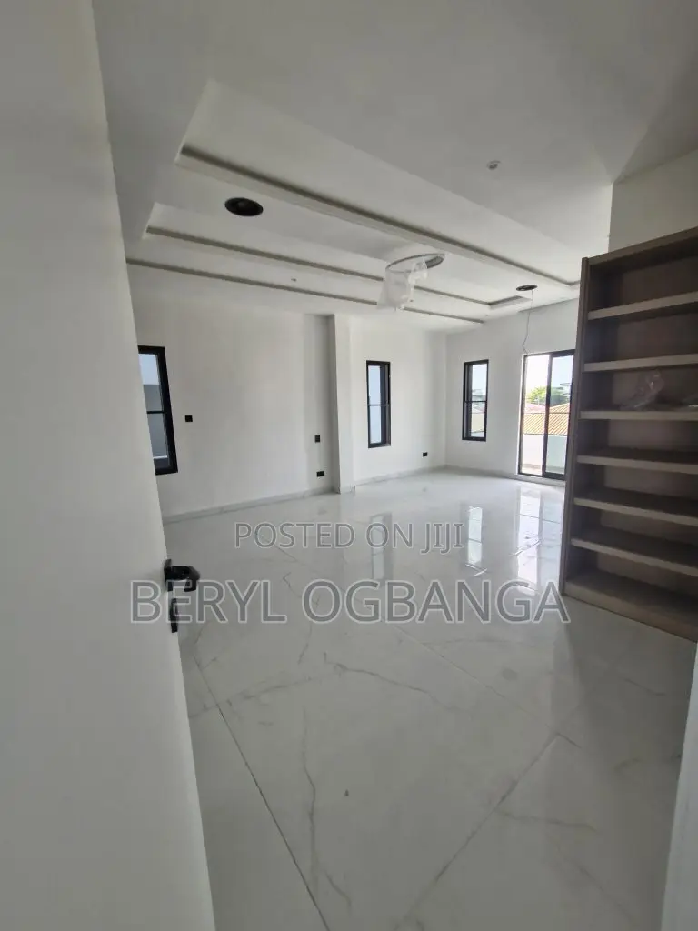 4bdrm Duplex in Lekki Phase 1 for sale in Lekki Phase 1