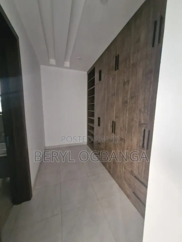 5bdrm Duplex in Lekki Phase 1 for sale in Lekki Phase 1