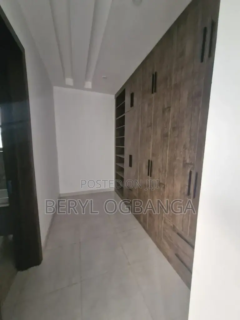 5bdrm Duplex in Lekki Phase 1 for sale in Lekki Phase 1