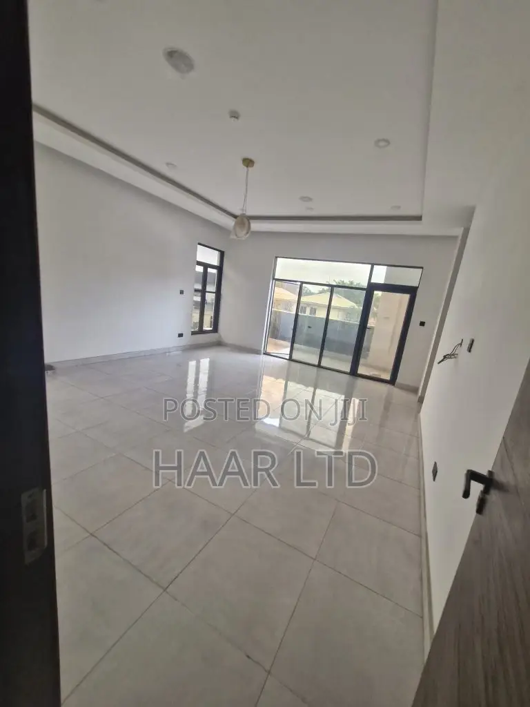 5bdrm Duplex in Lekki Phase 1 for sale in Lekki Phase 1