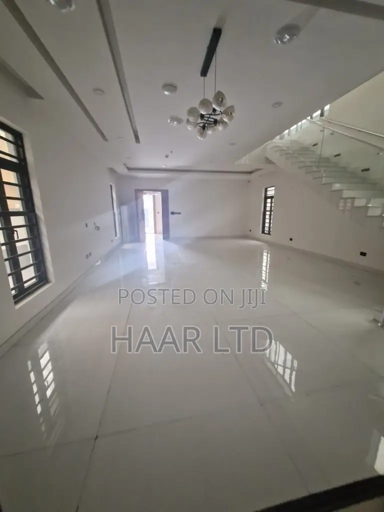 5bdrm Duplex in Lekki Phase 1 for sale in Lekki Phase 1