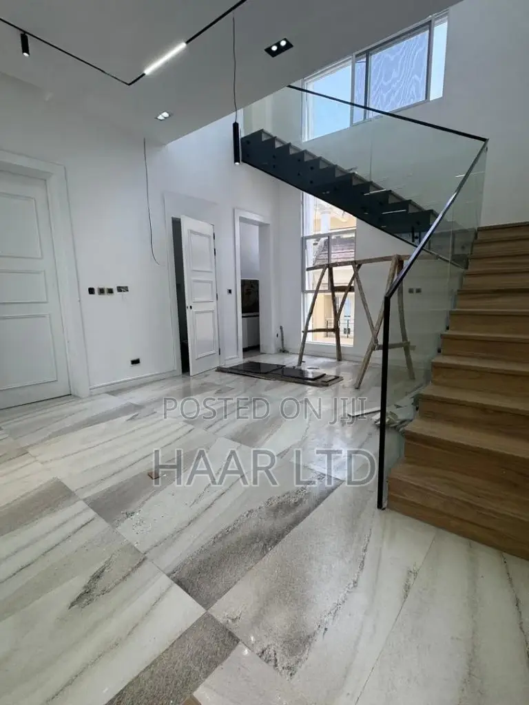 5bdrm Duplex in Osapa london for sale in Osapa london