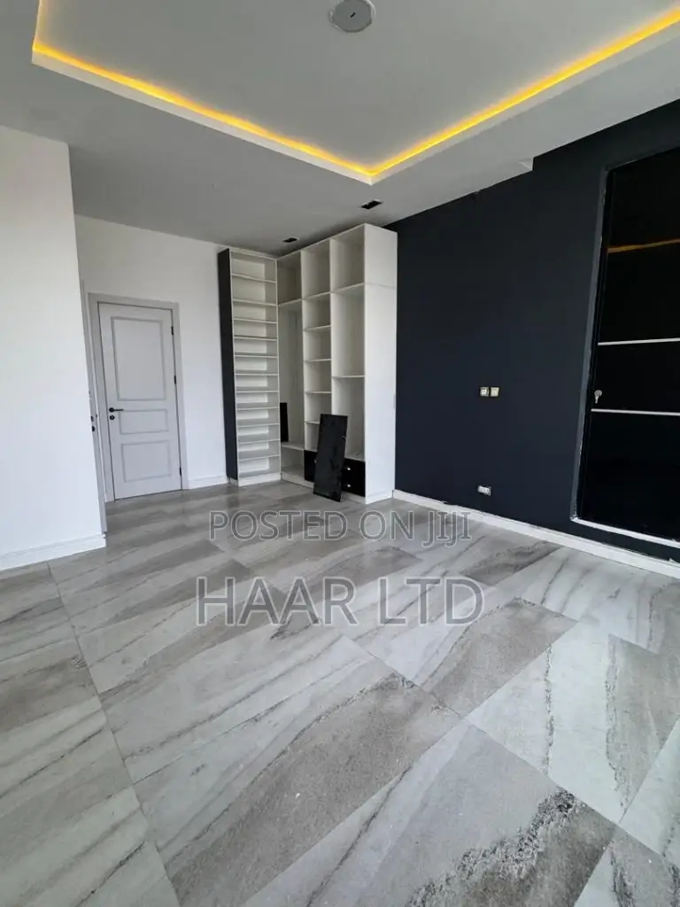 5bdrm Duplex in Osapa london for sale in Osapa london