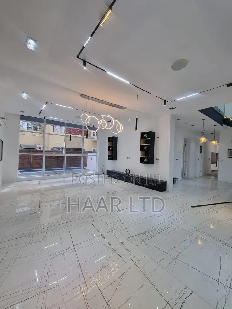5bdrm Duplex in Osapa london for sale in Osapa london