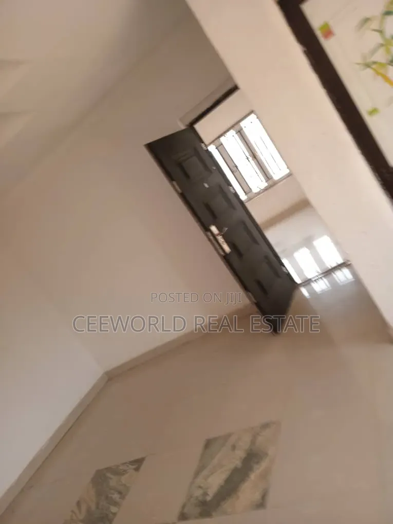 To Let / Lease Very Wide Office Space With 5 Office Space in Iwo Road