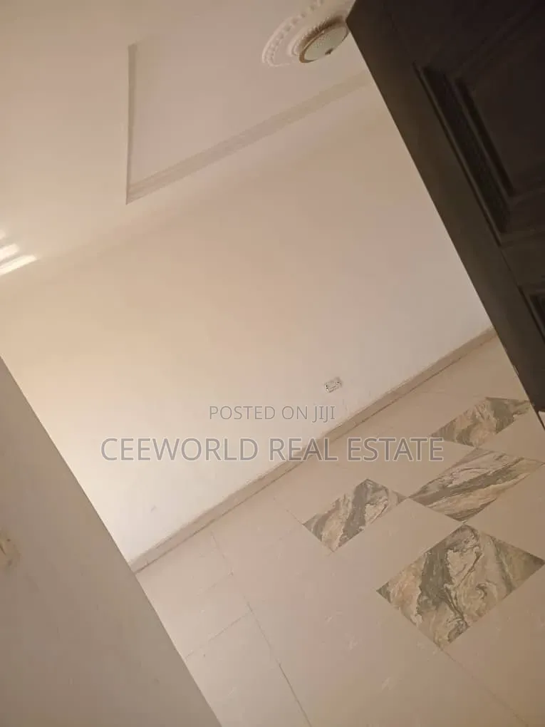 To Let / Lease Very Wide Office Space With 5 Office Space in Iwo Road