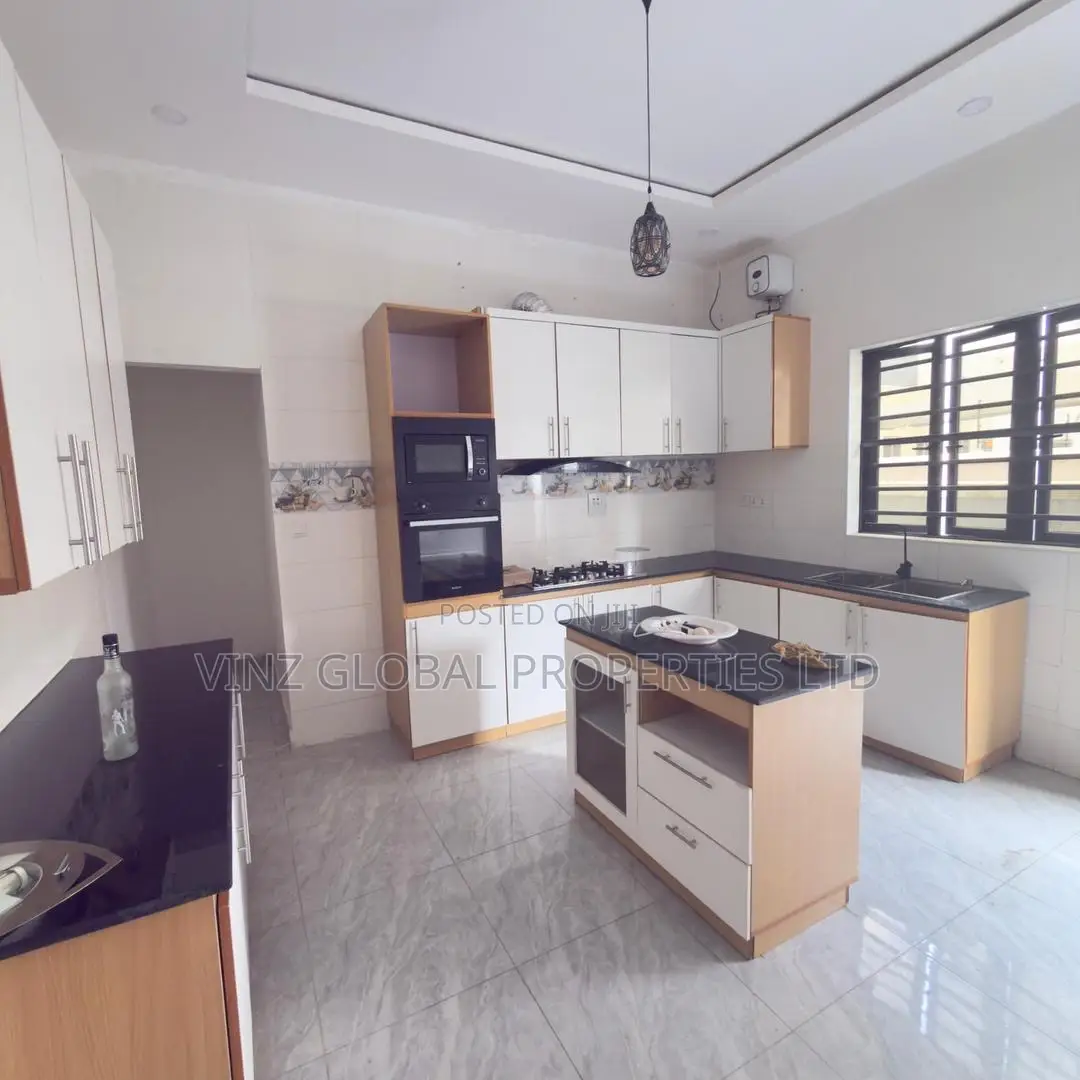 5bdrm Duplex in Lekki for rent in Lekki