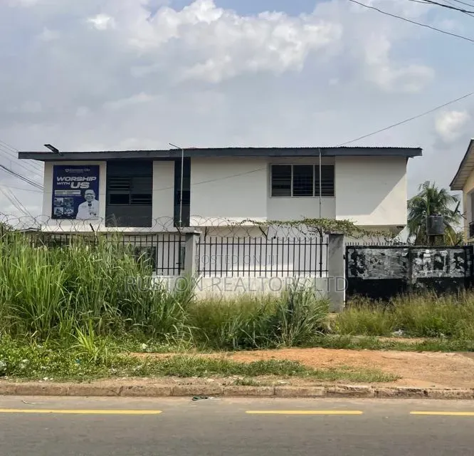 Commercial Property Directly on the Road in Bodija