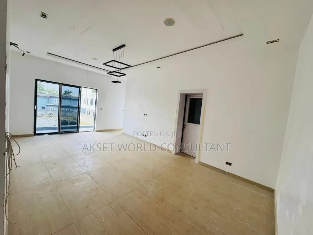 3bdrm Block of Flats in Ikeja Gra for sale in Ikeja GRA