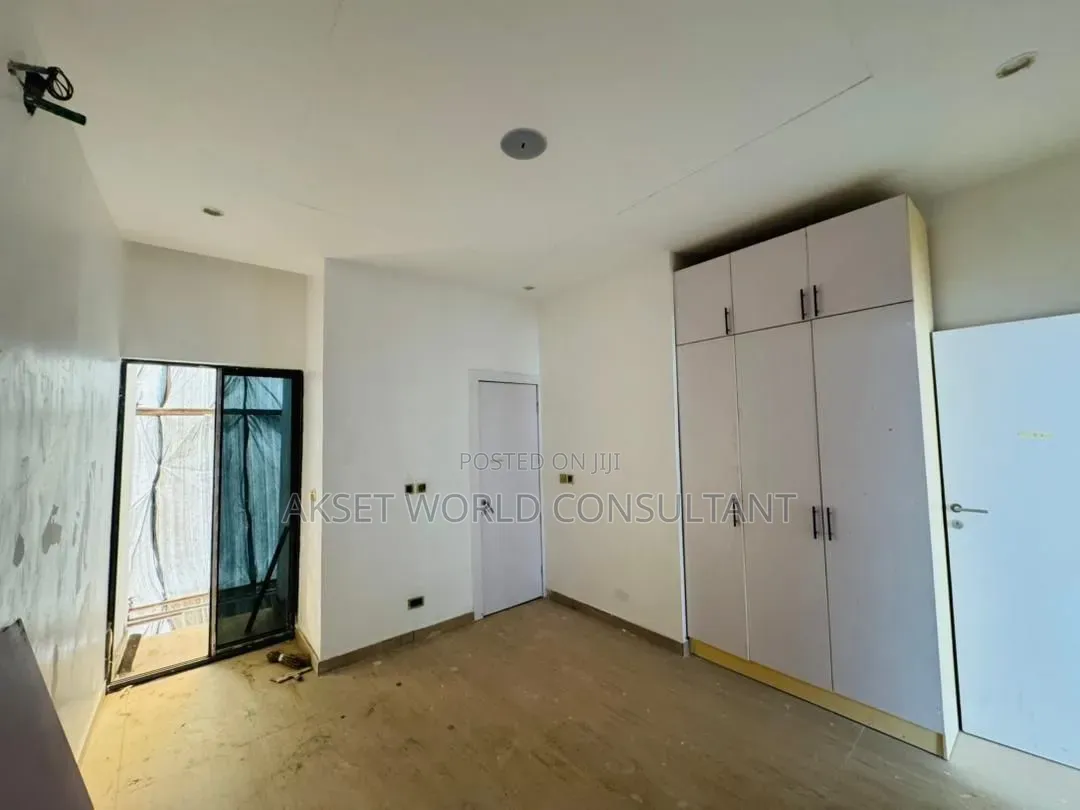 3bdrm Block of Flats in Ikeja Gra for sale in Ikeja GRA