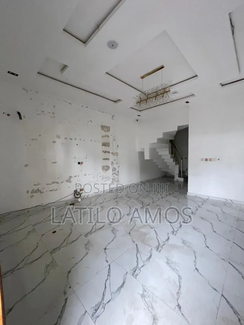 4bdrm Duplex in Lekki Phase 2 for sale in Lekki Phase 2