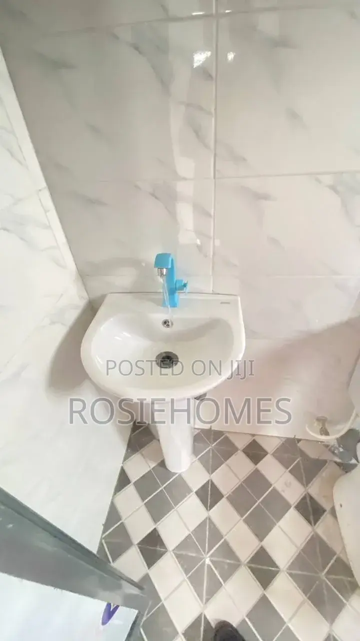 1bdrm Block of Flats in View Estate, Ado / Ajah for rent in Ado / Ajah