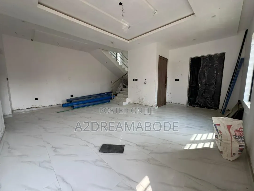 3bdrm Duplex in Adeniyi Jones for sale in Adeniyi Jones
