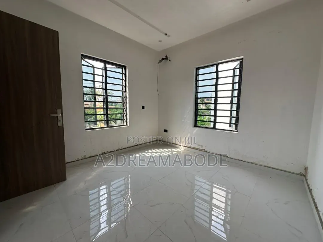 3bdrm Duplex in Adeniyi Jones for sale in Adeniyi Jones