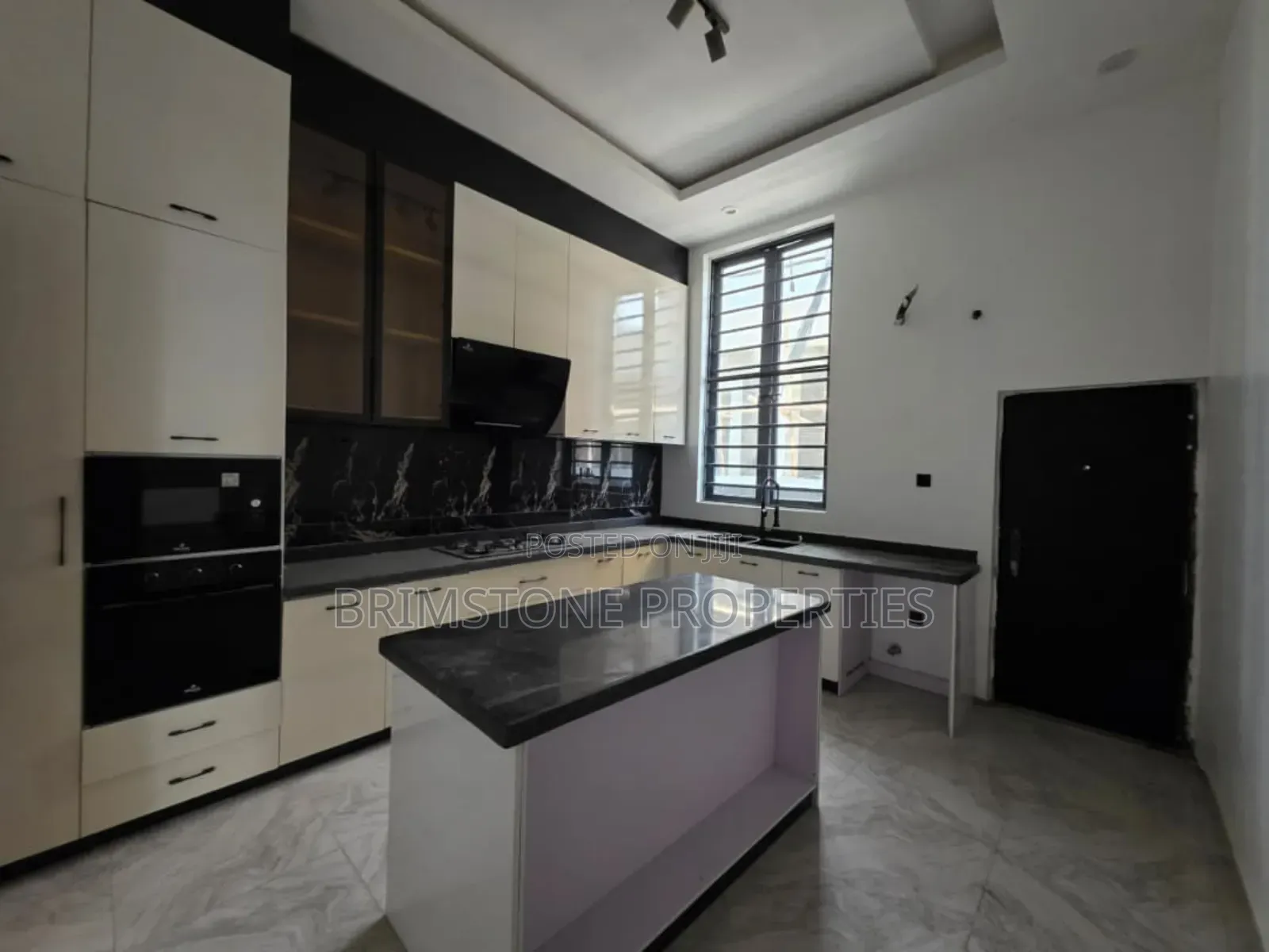 Furnished 4bdrm Duplex in Chevron for rent in Chevron