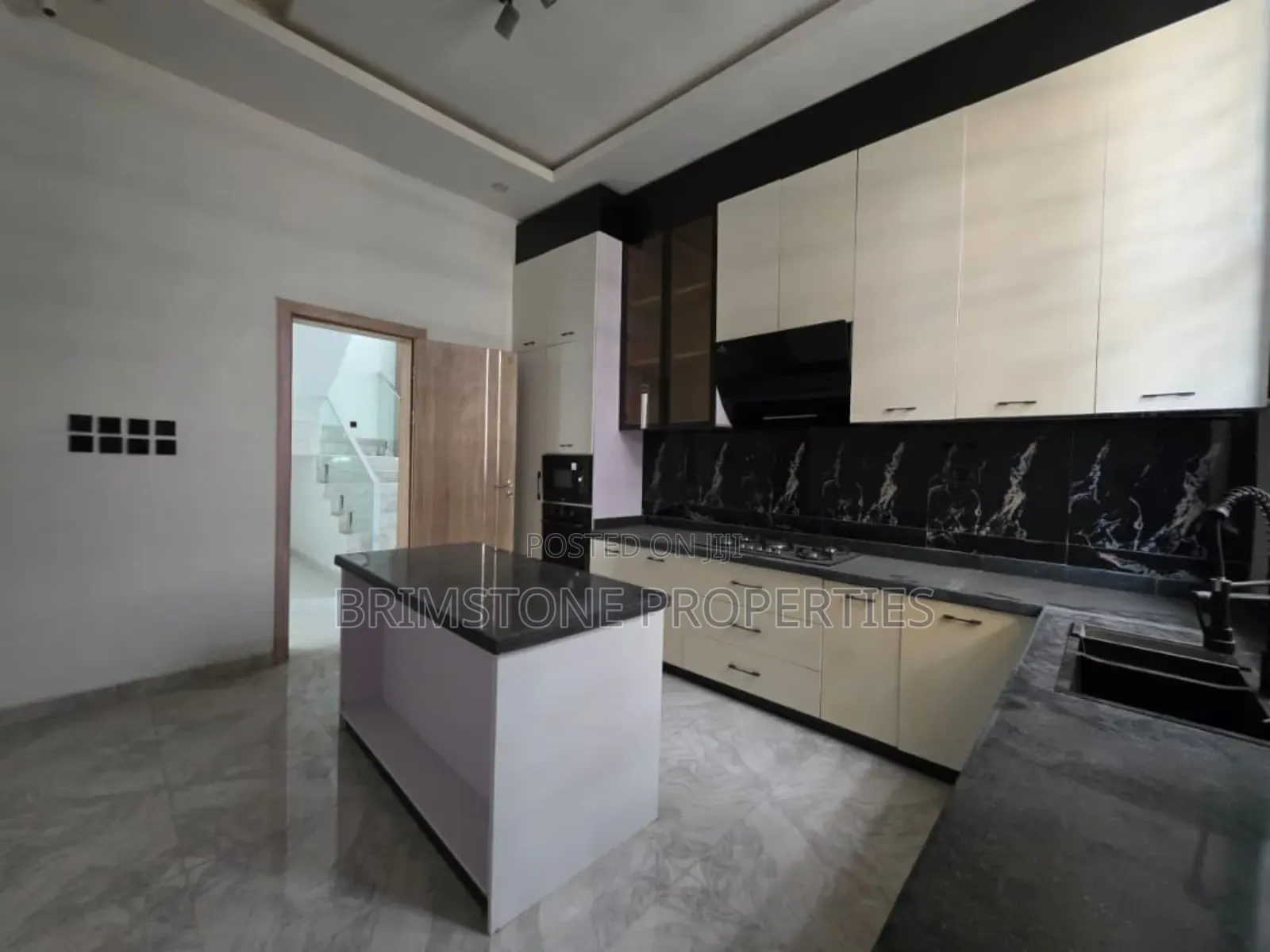 Furnished 4bdrm Duplex in Chevron for rent in Chevron