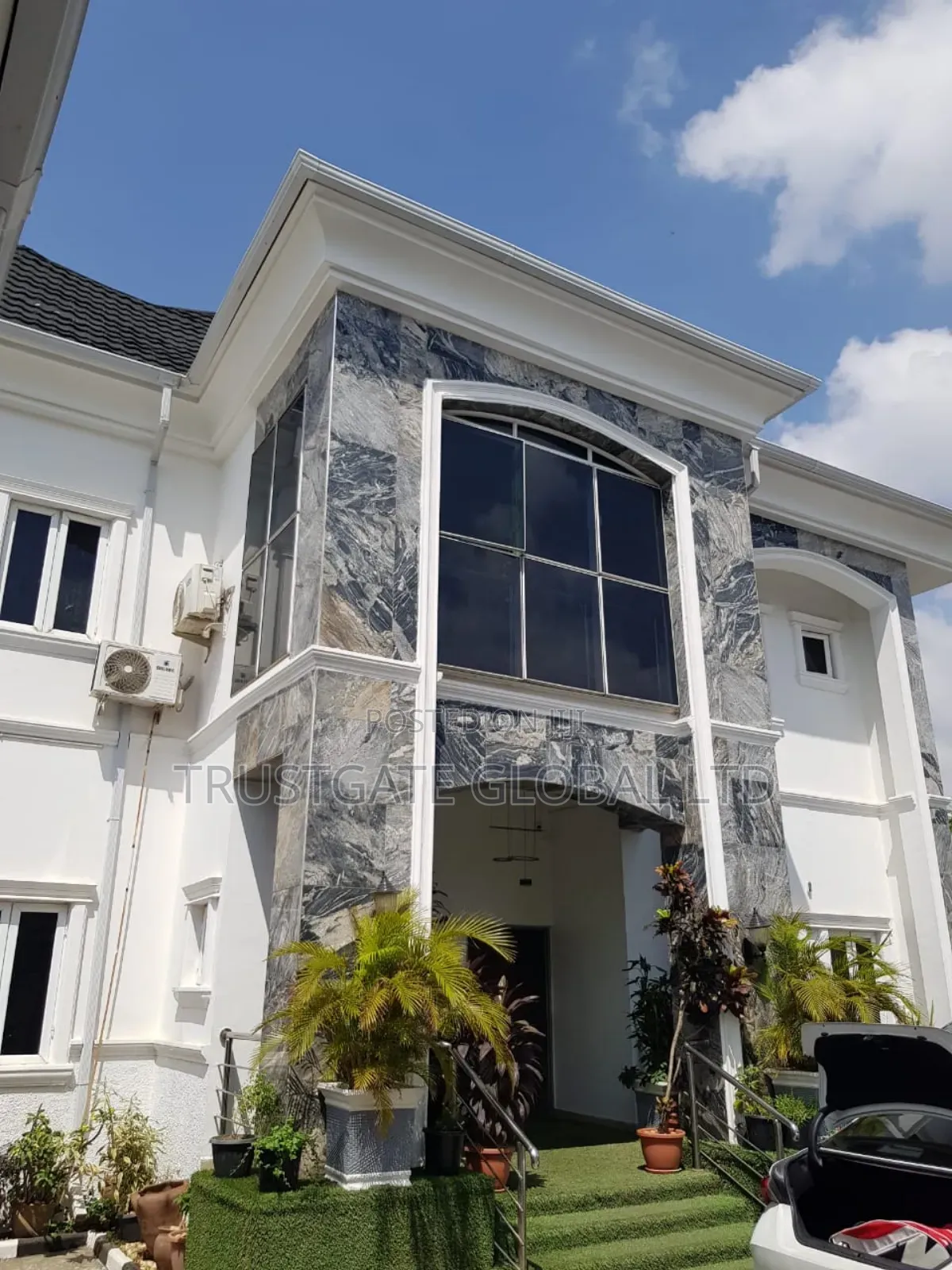 5bdrm Duplex in Karsana for sale in Karsana
