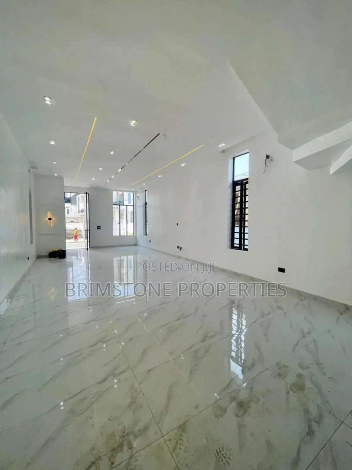 Furnished 5bdrm Apartment in Ikota for sale in Ikota