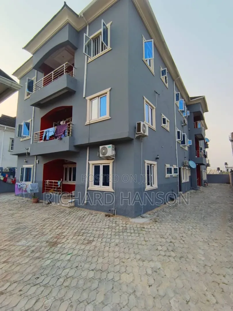 3bdrm Apartment in Majek (Bashorun), Sangotedo for rent in Sangotedo