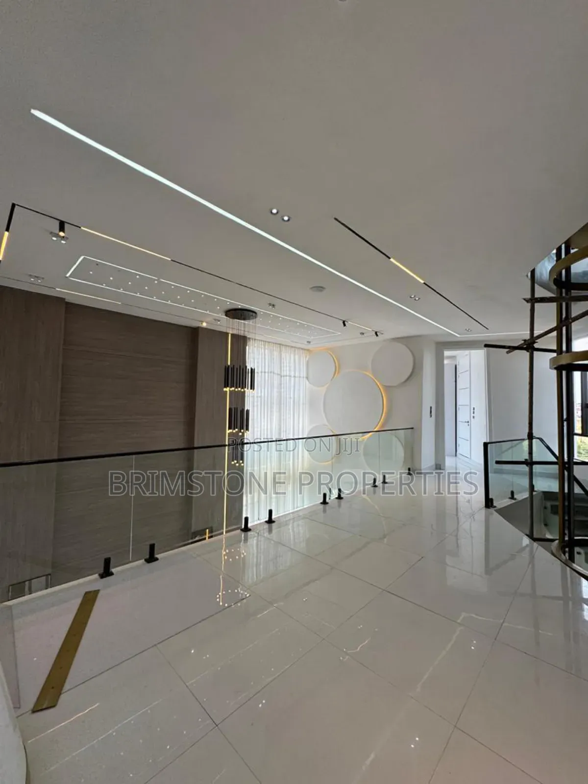 Furnished 5bdrm Duplex in Chevron for sale in Chevron