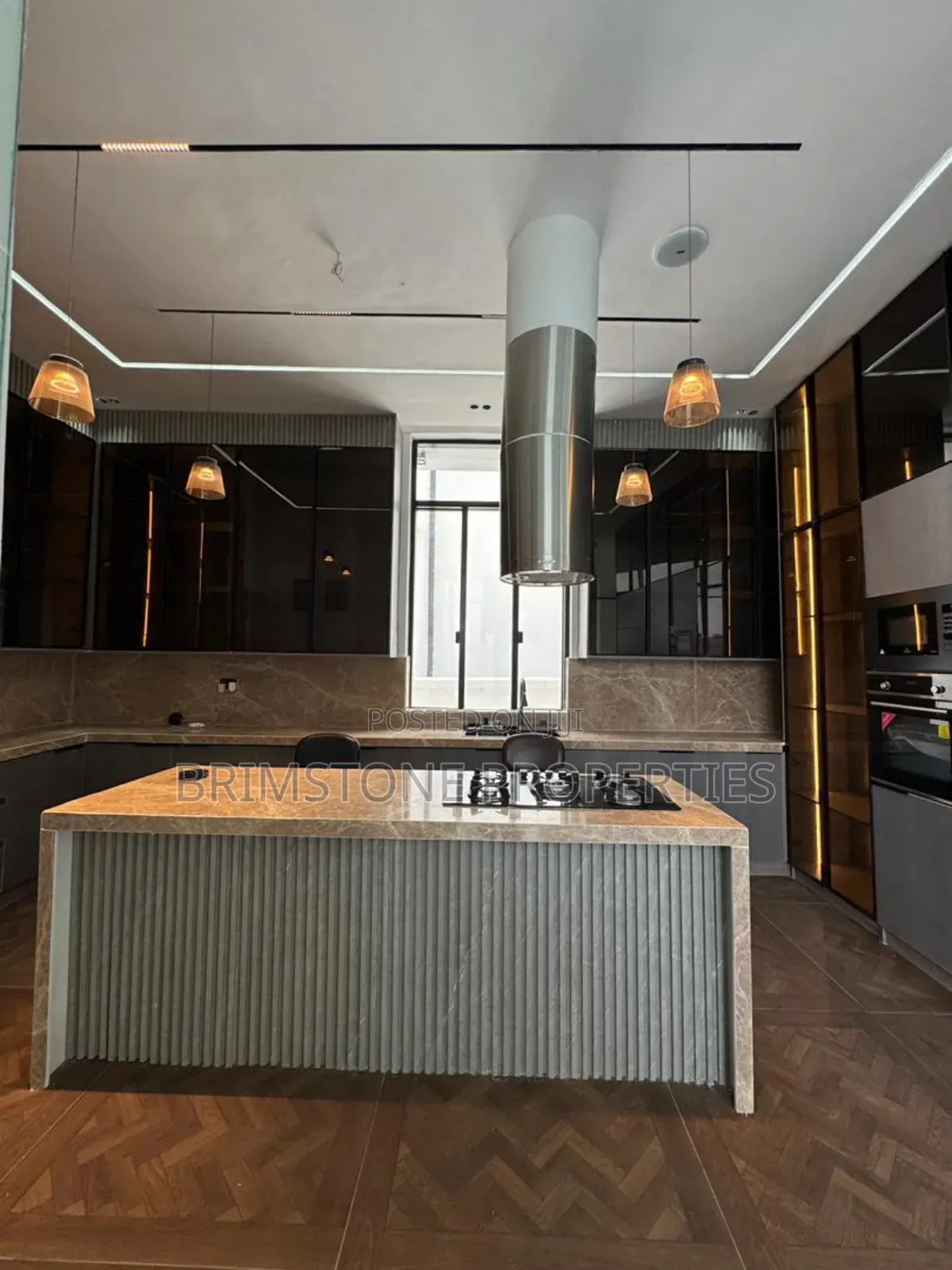 Furnished 5bdrm Duplex in Chevron for sale in Chevron