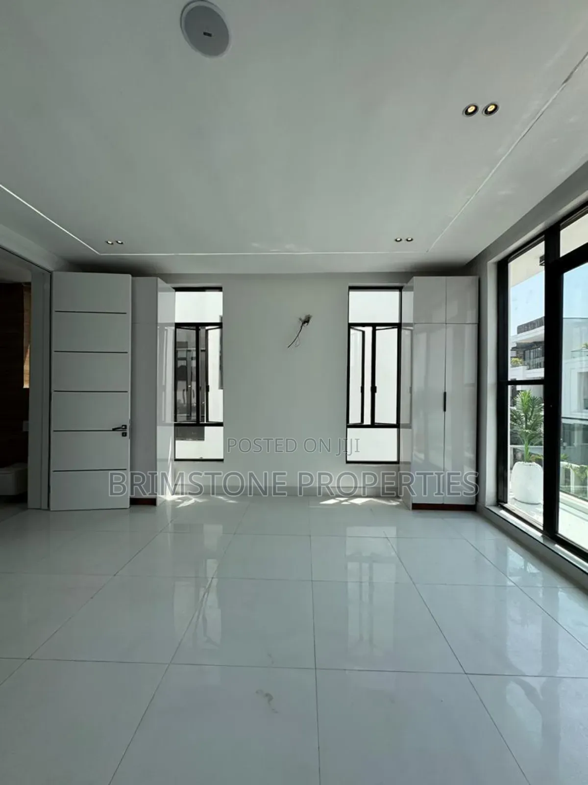 Furnished 5bdrm Duplex in Chevron for sale in Chevron