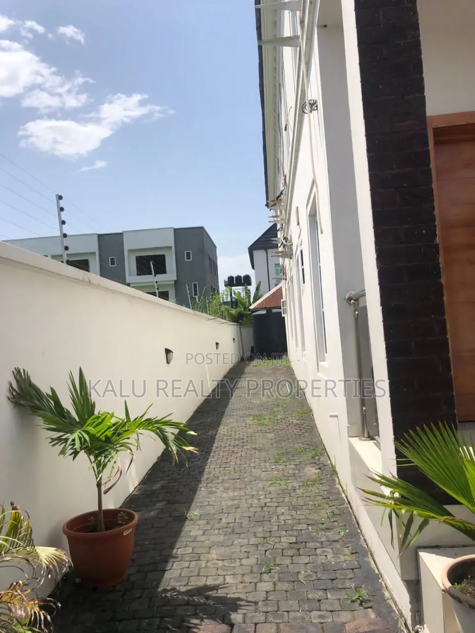 4bdrm Duplex in Agungi for rent in Agungi