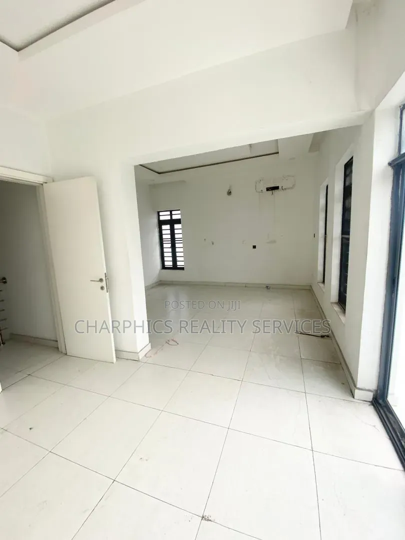 5bdrm Duplex in Lekki Phase 1 for rent in Lekki Phase 1