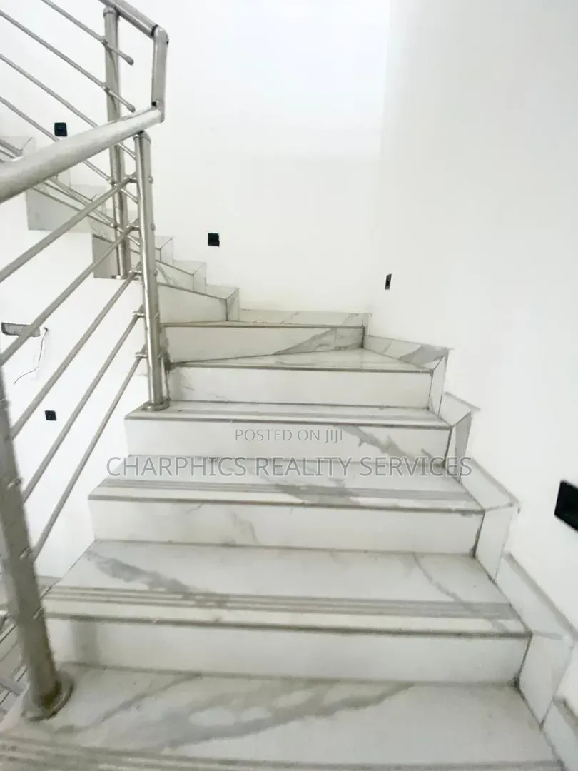 5bdrm Duplex in Lekki Phase 1 for rent in Lekki Phase 1