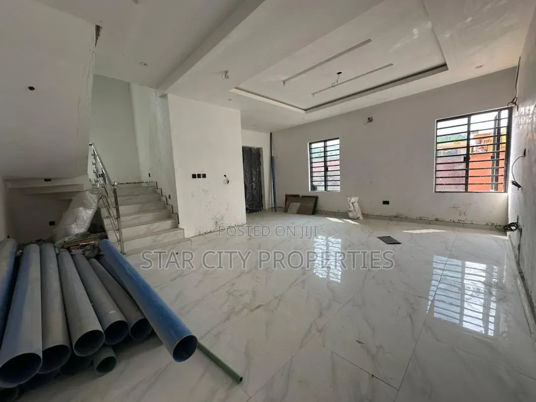 5bdrm Duplex in Adeniyi Jones for sale in Adeniyi Jones