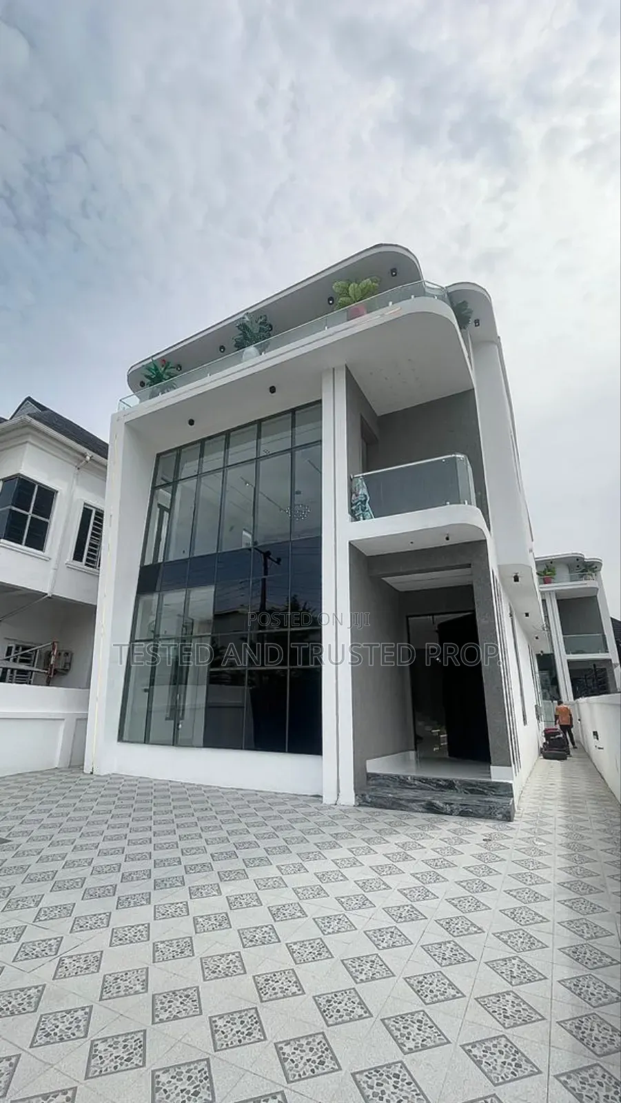 4bdrm Duplex in Eleganza, Chevron for sale in Chevron