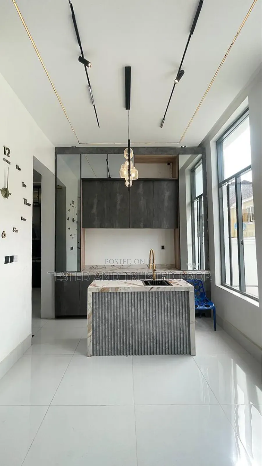 4bdrm Duplex in Eleganza, Chevron for sale in Chevron